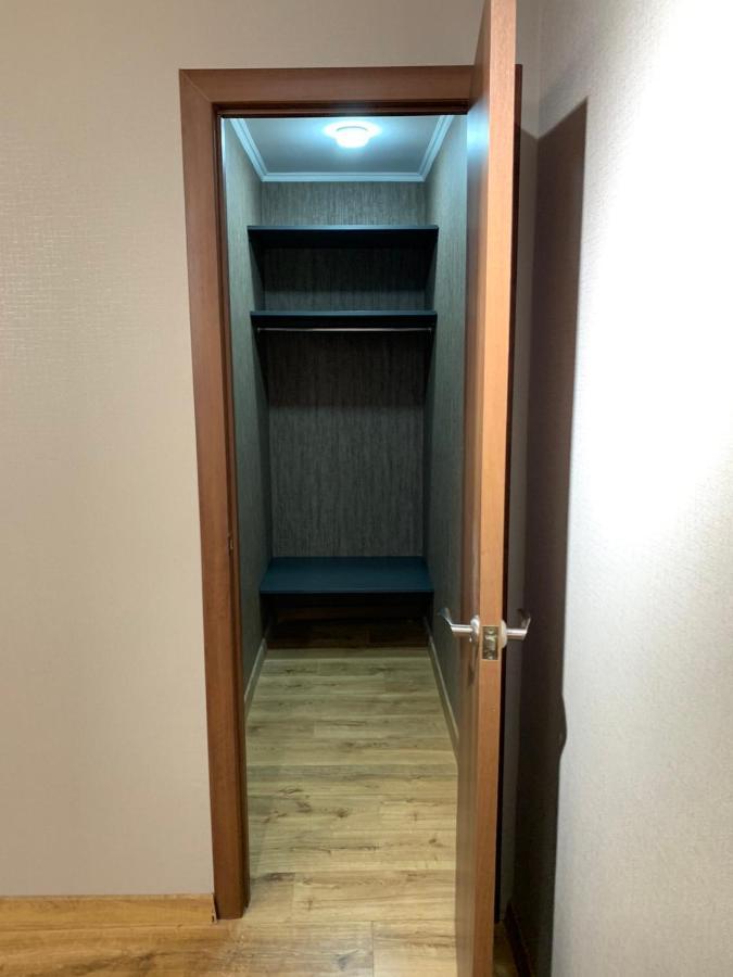 Двухкомнатная Квартира На Проспекте Науки Kharkiv Eksteriør billede